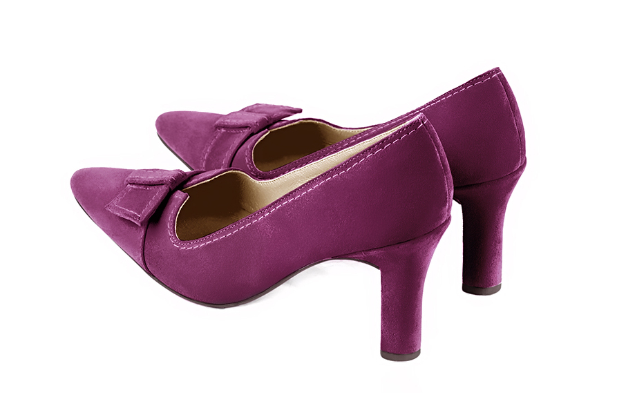 Mulberry purple women's dress pumps, with a knot on the front. Tapered toe. High kitten heels. Rear view - Florence KOOIJMAN